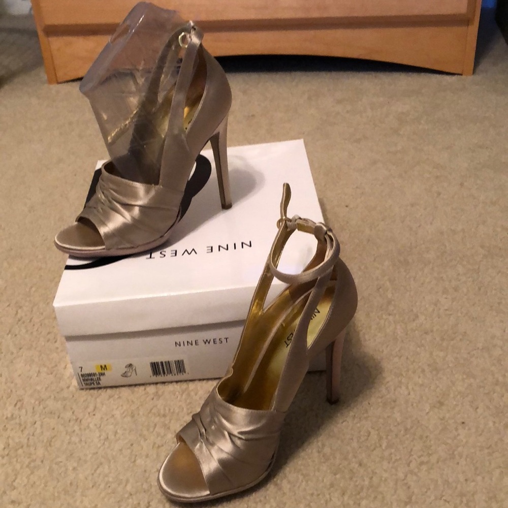 Nine West new NW Hallee Sandal